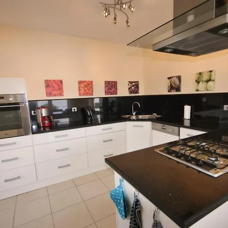 Rent A Luxury Villa In Alanya, Close To The Beach, Alanya Villa 1000 ألانيا